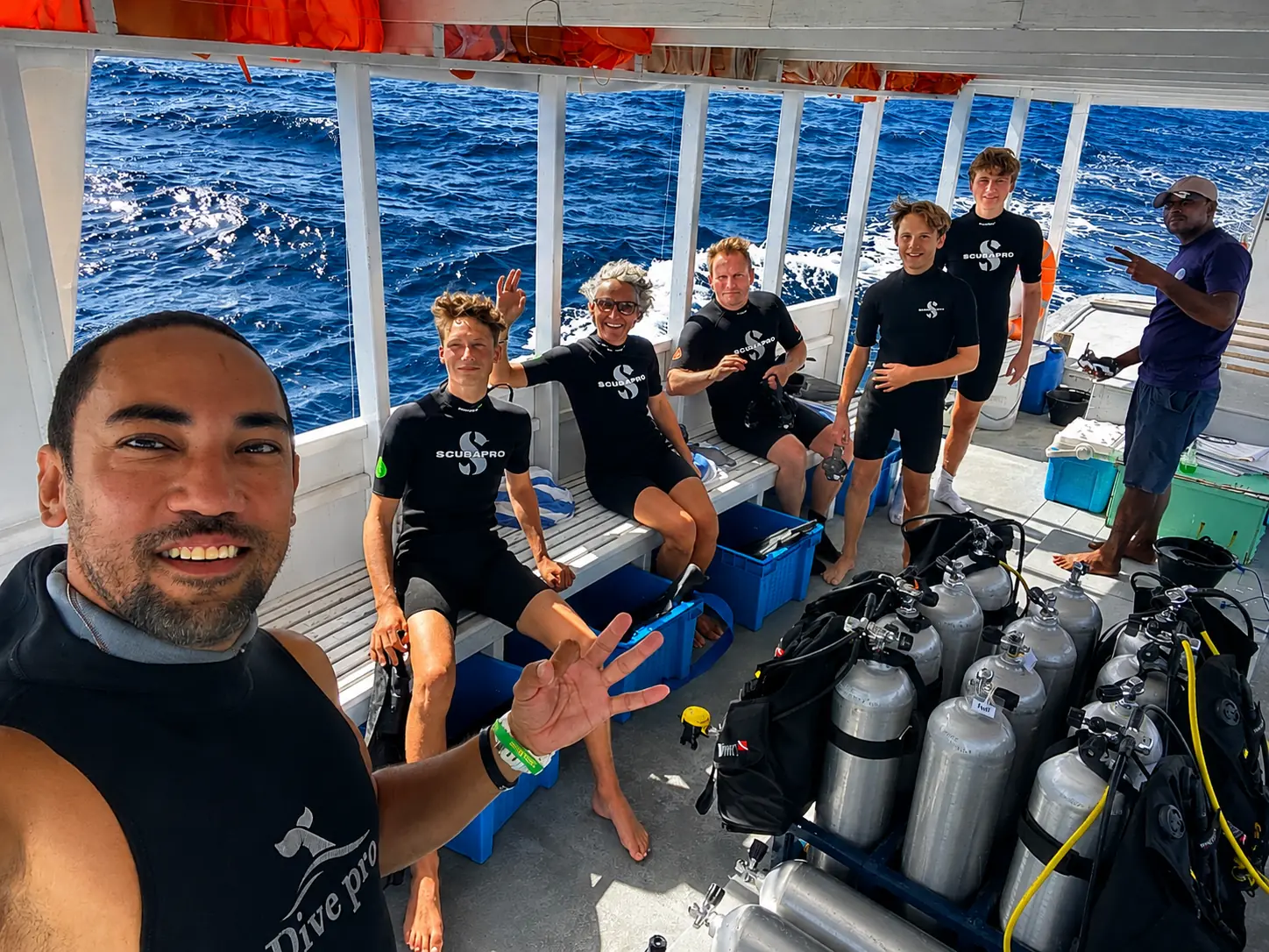 Divers together
